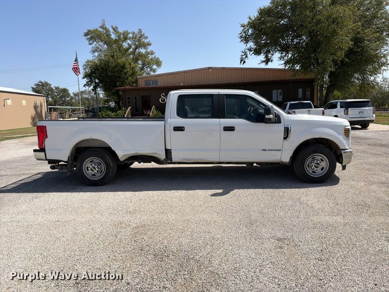 image for item EP7702 2019 Ford F350 Super Duty Crew Cab pickup truck