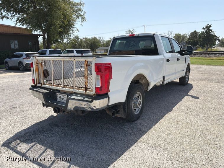 image for item EP7702 2019 Ford F350 Super Duty Crew Cab pickup truck