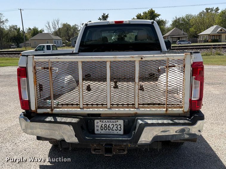 image for item EP7702 2019 Ford F350 Super Duty Crew Cab pickup truck