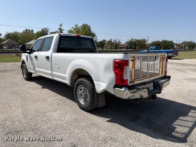 image for item EP7702 2019 Ford F350 Super Duty Crew Cab pickup truck