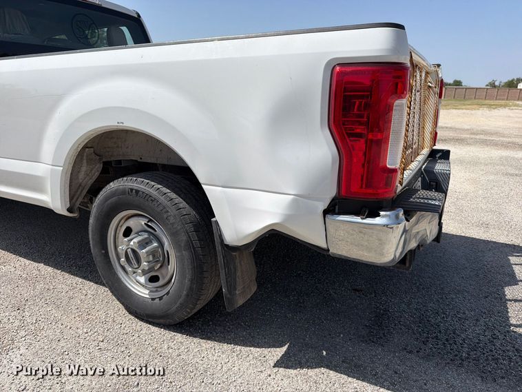 image for item EP7702 2019 Ford F350 Super Duty Crew Cab pickup truck