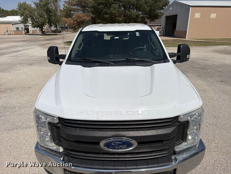 image for item EP7702 2019 Ford F350 Super Duty Crew Cab pickup truck