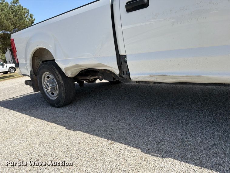 image for item EP7702 2019 Ford F350 Super Duty Crew Cab pickup truck
