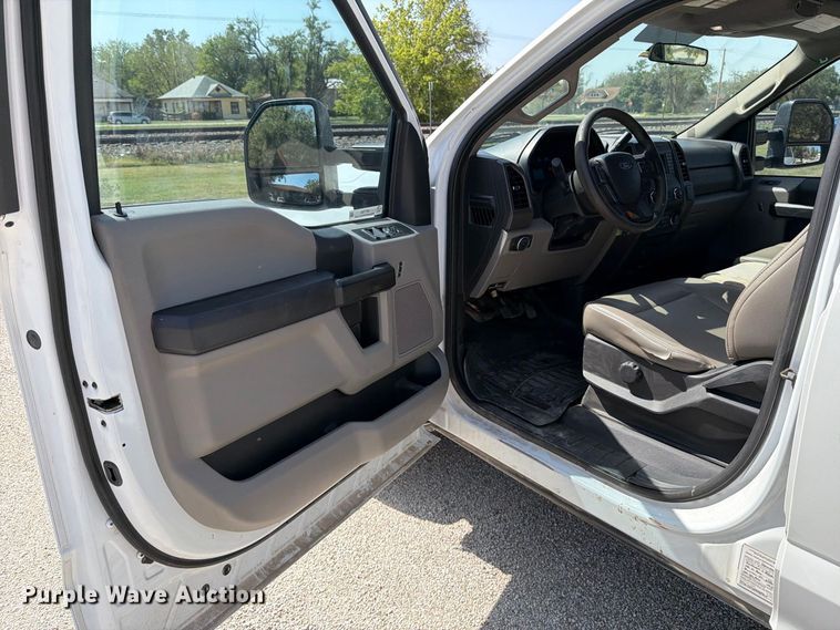 image for item EP7702 2019 Ford F350 Super Duty Crew Cab pickup truck