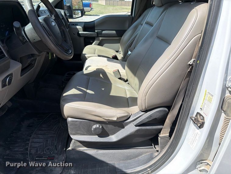 image for item EP7702 2019 Ford F350 Super Duty Crew Cab pickup truck