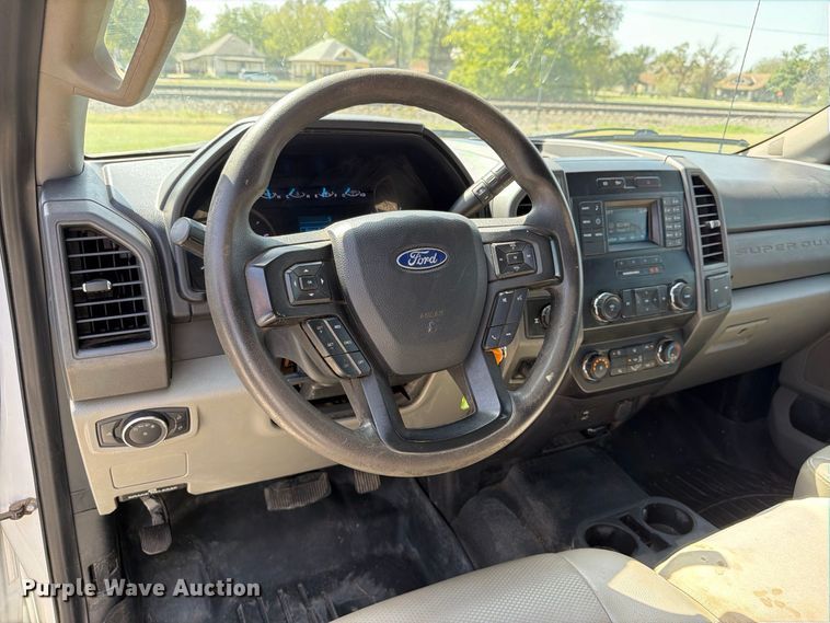 image for item EP7702 2019 Ford F350 Super Duty Crew Cab pickup truck