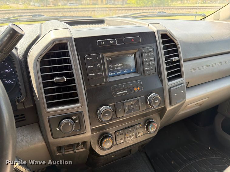 image for item EP7702 2019 Ford F350 Super Duty Crew Cab pickup truck