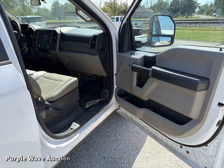 image for item EP7702 2019 Ford F350 Super Duty Crew Cab pickup truck