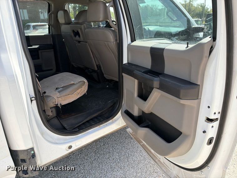 image for item EP7702 2019 Ford F350 Super Duty Crew Cab pickup truck