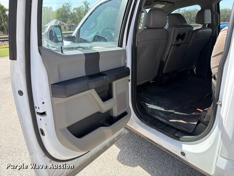 image for item EP7702 2019 Ford F350 Super Duty Crew Cab pickup truck