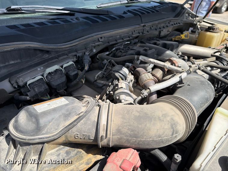 image for item EP7702 2019 Ford F350 Super Duty Crew Cab pickup truck