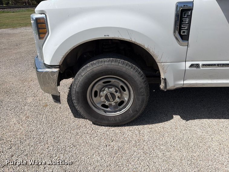 image for item EP7702 2019 Ford F350 Super Duty Crew Cab pickup truck