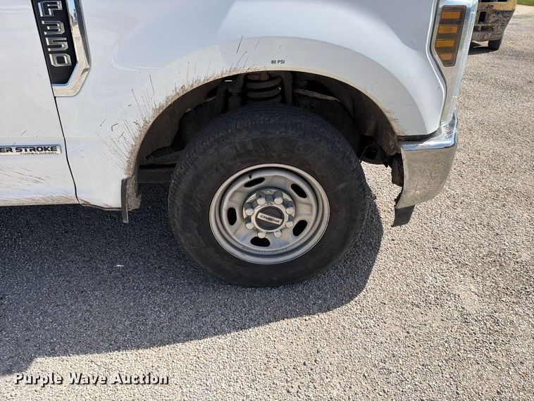 image for item EP7702 2019 Ford F350 Super Duty Crew Cab pickup truck