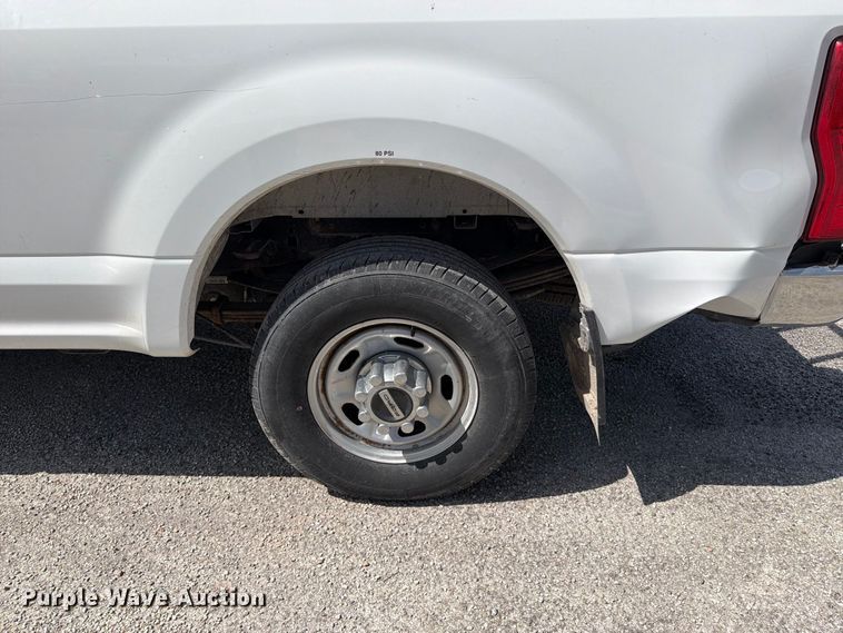 image for item EP7702 2019 Ford F350 Super Duty Crew Cab pickup truck