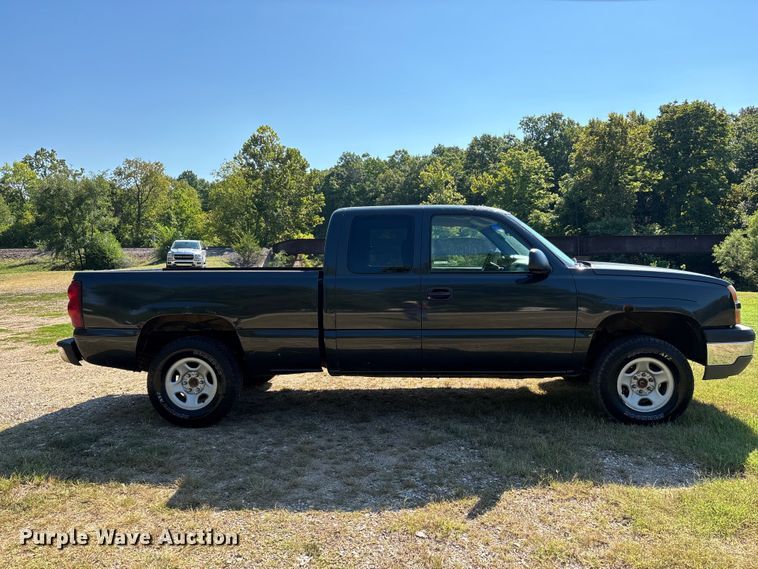 image for item ER3280 2003 Chevrolet Silverado 1500 Ext. Cab pickup truck