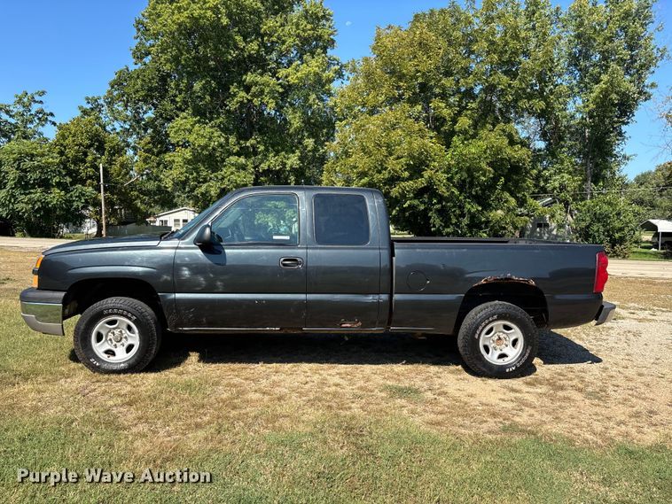 image for item ER3280 2003 Chevrolet Silverado 1500 Ext. Cab pickup truck