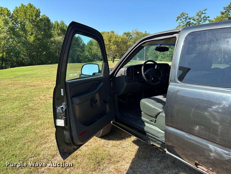 image for item ER3280 2003 Chevrolet Silverado 1500 Ext. Cab pickup truck