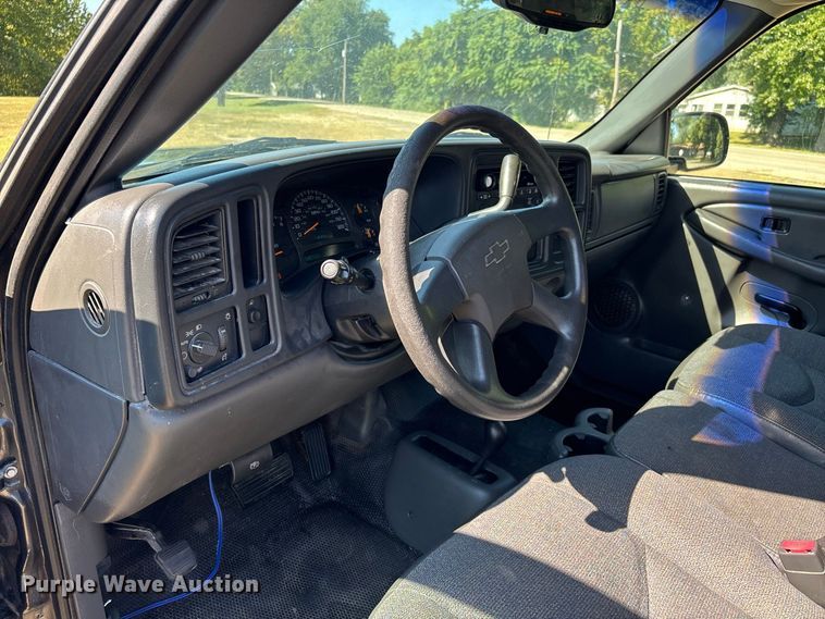 image for item ER3280 2003 Chevrolet Silverado 1500 Ext. Cab pickup truck