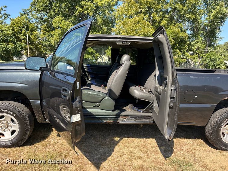 image for item ER3280 2003 Chevrolet Silverado 1500 Ext. Cab pickup truck