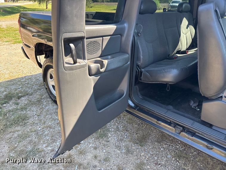 image for item ER3280 2003 Chevrolet Silverado 1500 Ext. Cab pickup truck