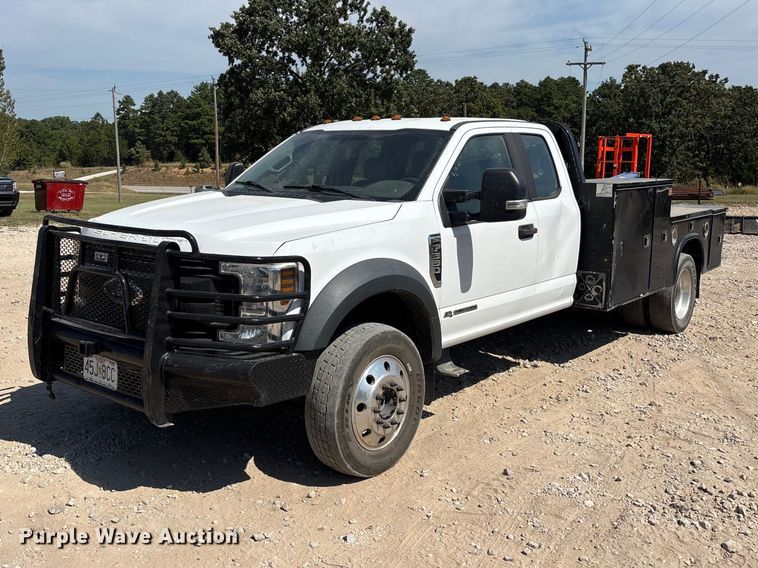 2019 Ford F550 Super Duty XL flatbed truck