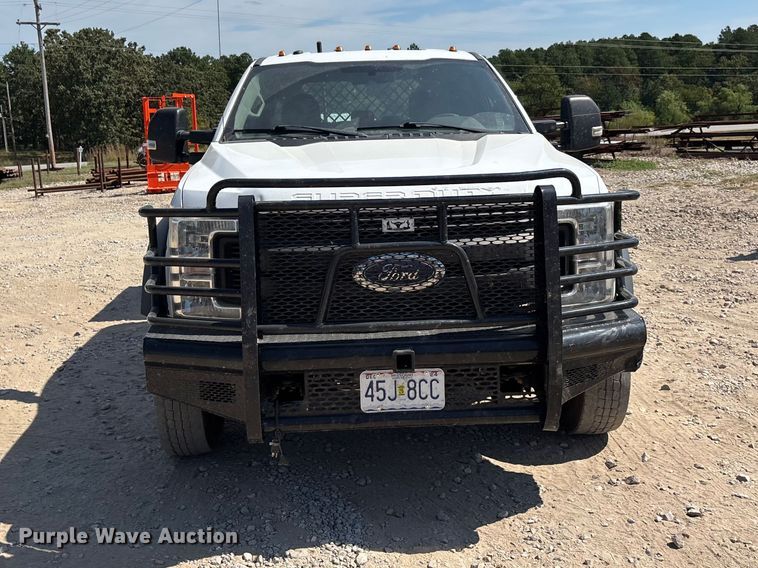 image for item ER3302 2019 Ford F550 Super Duty XL flatbed truck