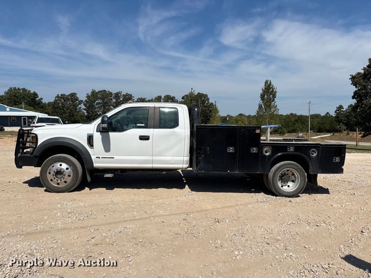 image for item ER3302 2019 Ford F550 Super Duty XL flatbed truck