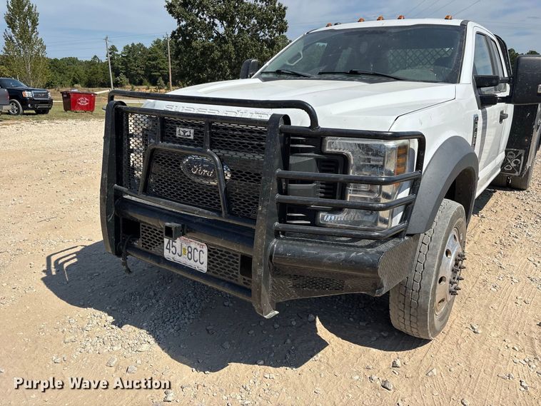 image for item ER3302 2019 Ford F550 Super Duty XL flatbed truck