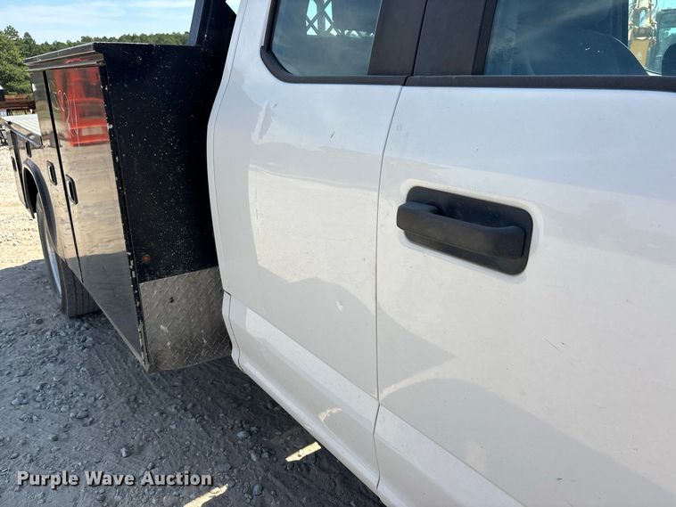 image for item ER3302 2019 Ford F550 Super Duty XL flatbed truck