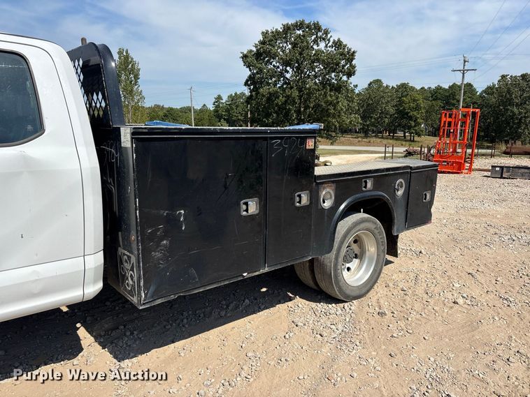 image for item ER3302 2019 Ford F550 Super Duty XL flatbed truck