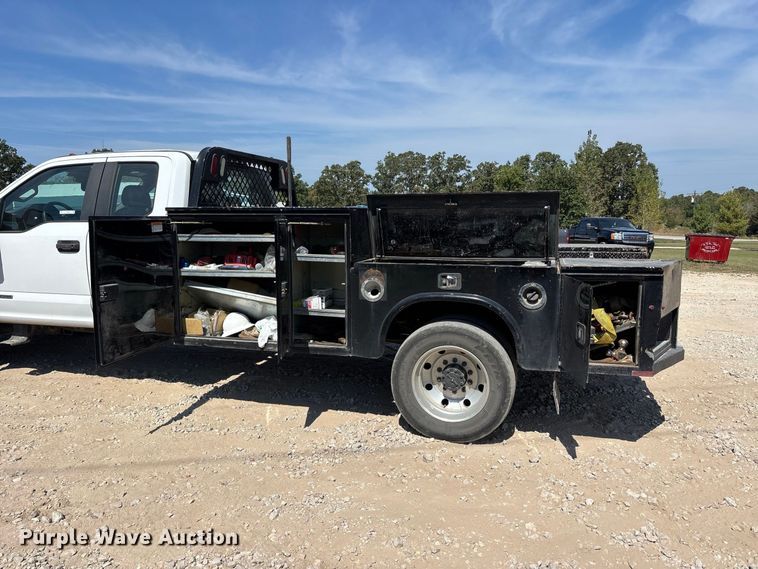 image for item ER3302 2019 Ford F550 Super Duty XL flatbed truck