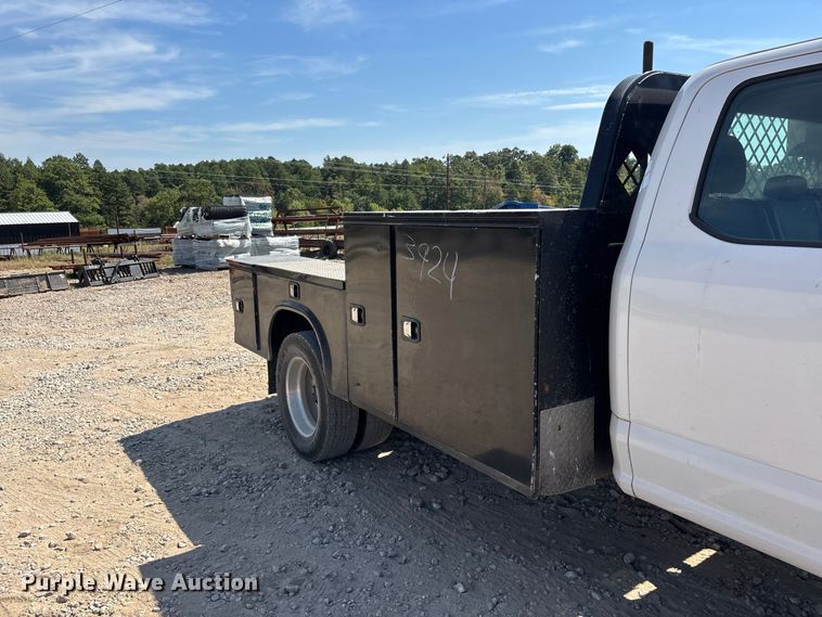image for item ER3302 2019 Ford F550 Super Duty XL flatbed truck