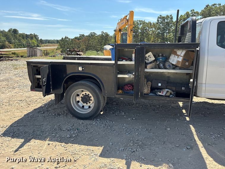 image for item ER3302 2019 Ford F550 Super Duty XL flatbed truck