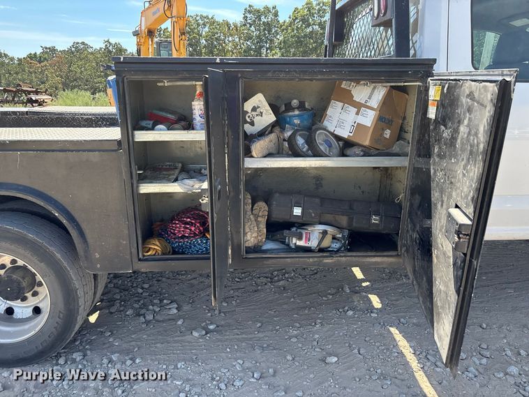 image for item ER3302 2019 Ford F550 Super Duty XL flatbed truck