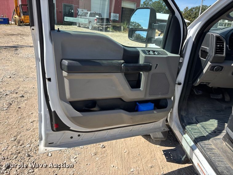 image for item ER3302 2019 Ford F550 Super Duty XL flatbed truck