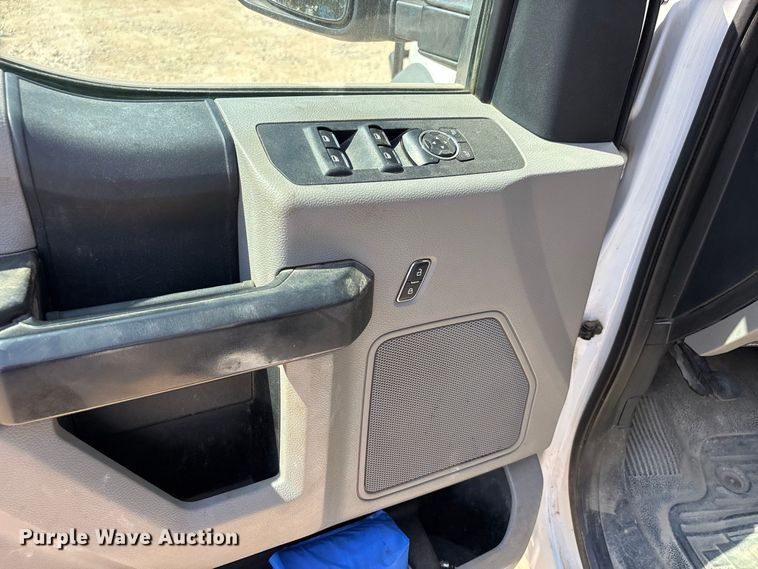 image for item ER3302 2019 Ford F550 Super Duty XL flatbed truck