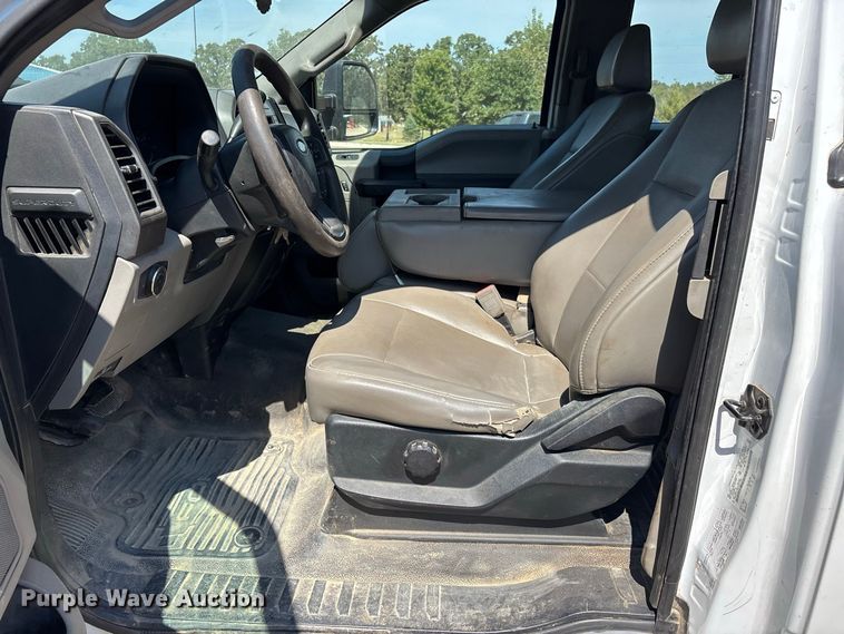 image for item ER3302 2019 Ford F550 Super Duty XL flatbed truck