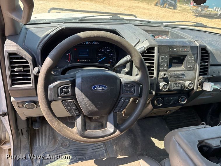 image for item ER3302 2019 Ford F550 Super Duty XL flatbed truck