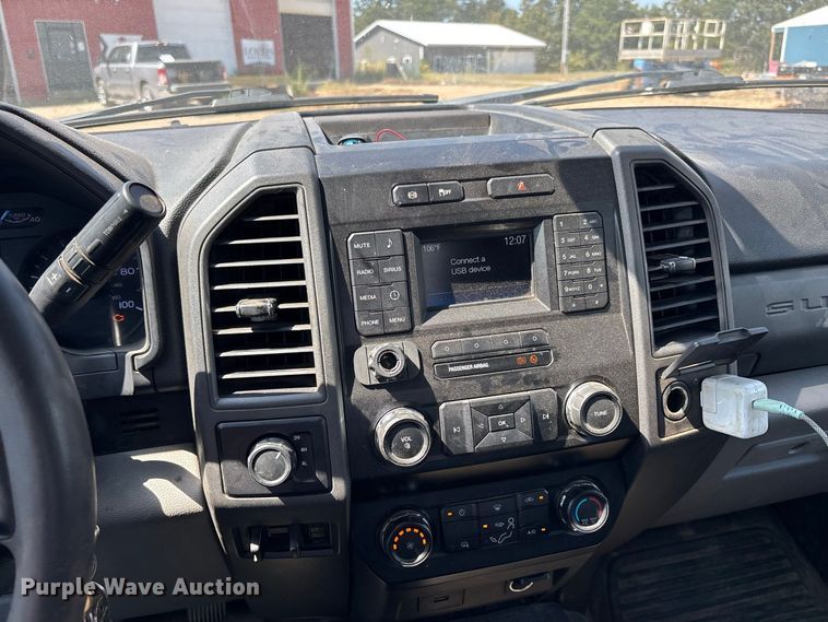 image for item ER3302 2019 Ford F550 Super Duty XL flatbed truck