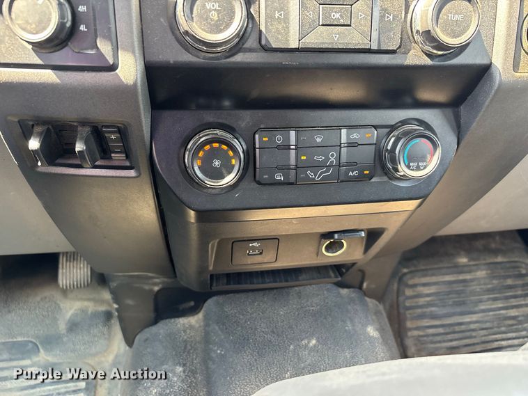 image for item ER3302 2019 Ford F550 Super Duty XL flatbed truck