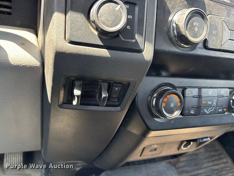image for item ER3302 2019 Ford F550 Super Duty XL flatbed truck