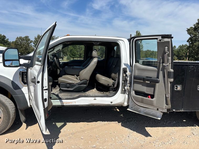image for item ER3302 2019 Ford F550 Super Duty XL flatbed truck