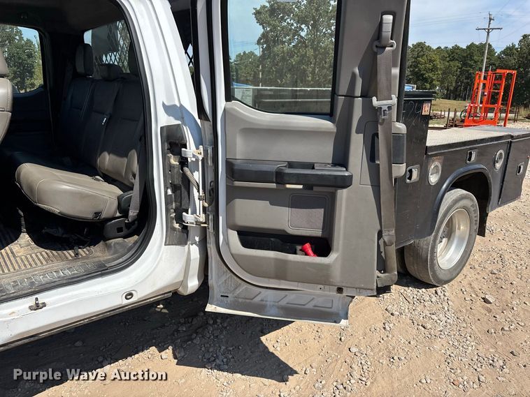 image for item ER3302 2019 Ford F550 Super Duty XL flatbed truck