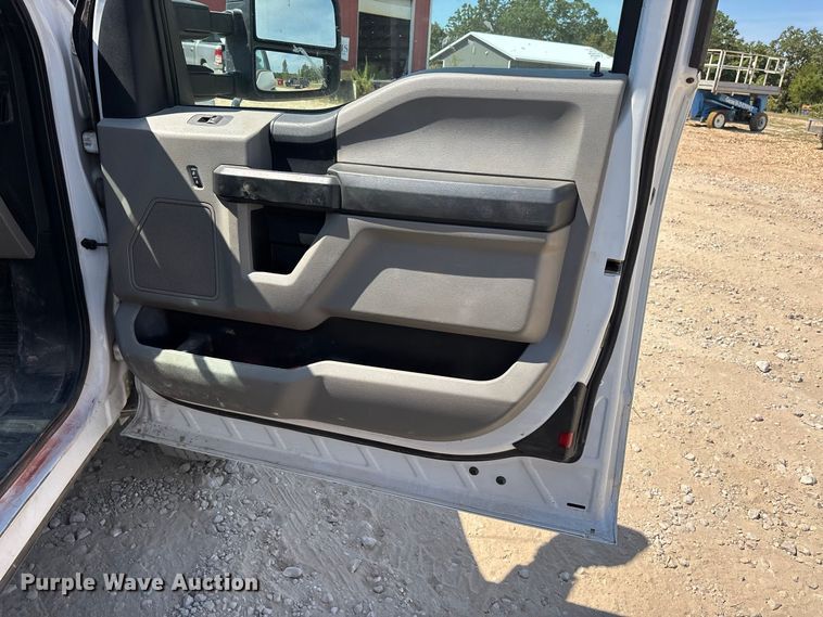 image for item ER3302 2019 Ford F550 Super Duty XL flatbed truck