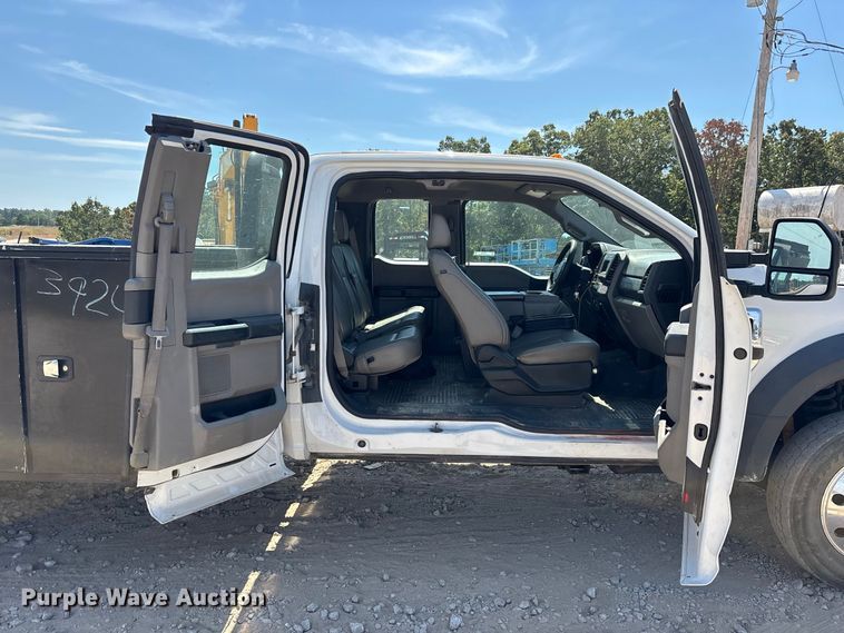 image for item ER3302 2019 Ford F550 Super Duty XL flatbed truck