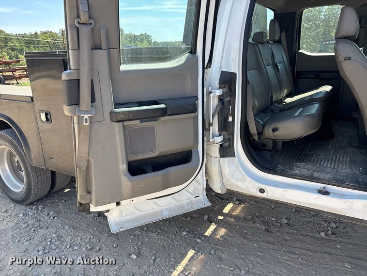 image for item ER3302 2019 Ford F550 Super Duty XL flatbed truck