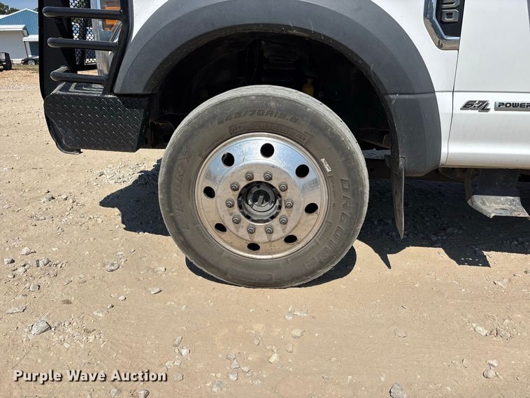image for item ER3302 2019 Ford F550 Super Duty XL flatbed truck