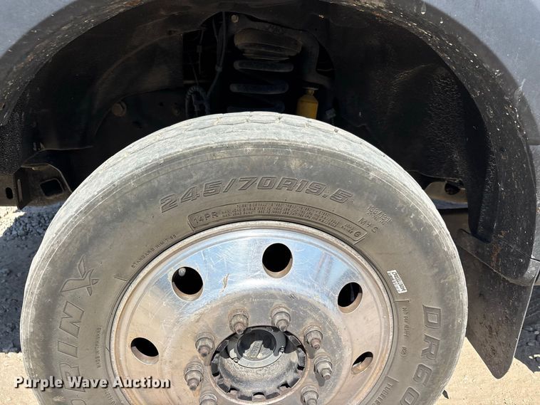 image for item ER3302 2019 Ford F550 Super Duty XL flatbed truck