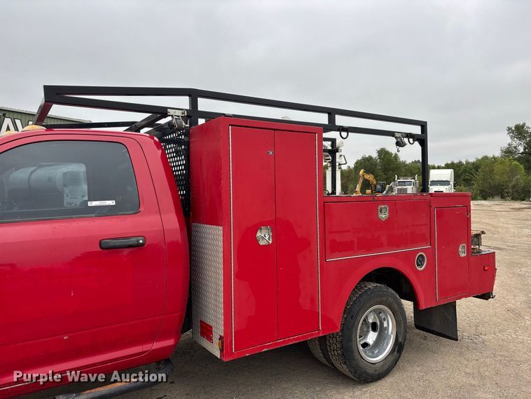 image for item ER3376 2014 RAM 3500 utility bed pickup truck