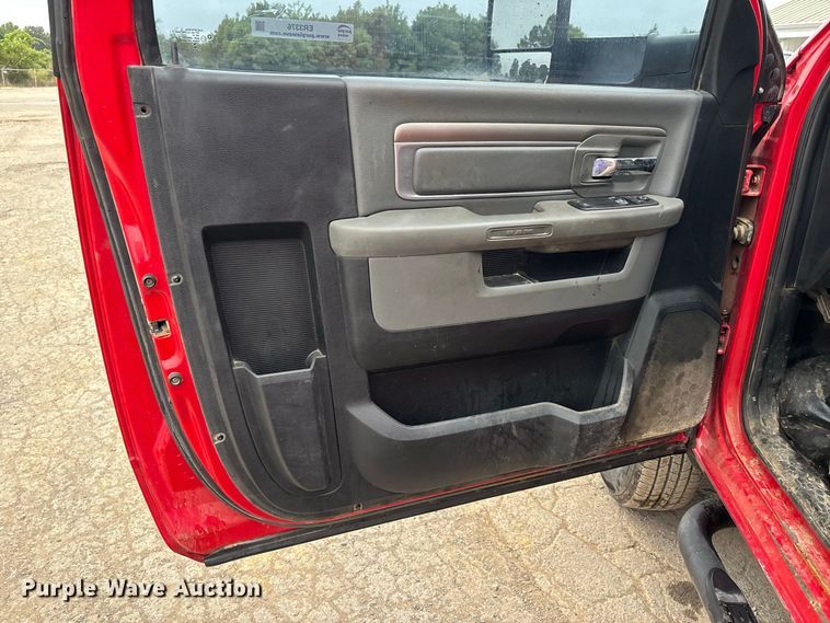 image for item ER3376 2014 RAM 3500 utility bed pickup truck